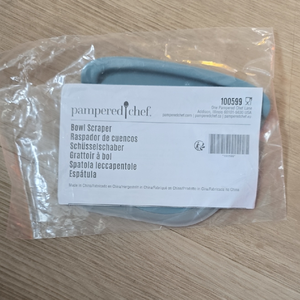Pampered Chef Light Blue Kitchen Scraper